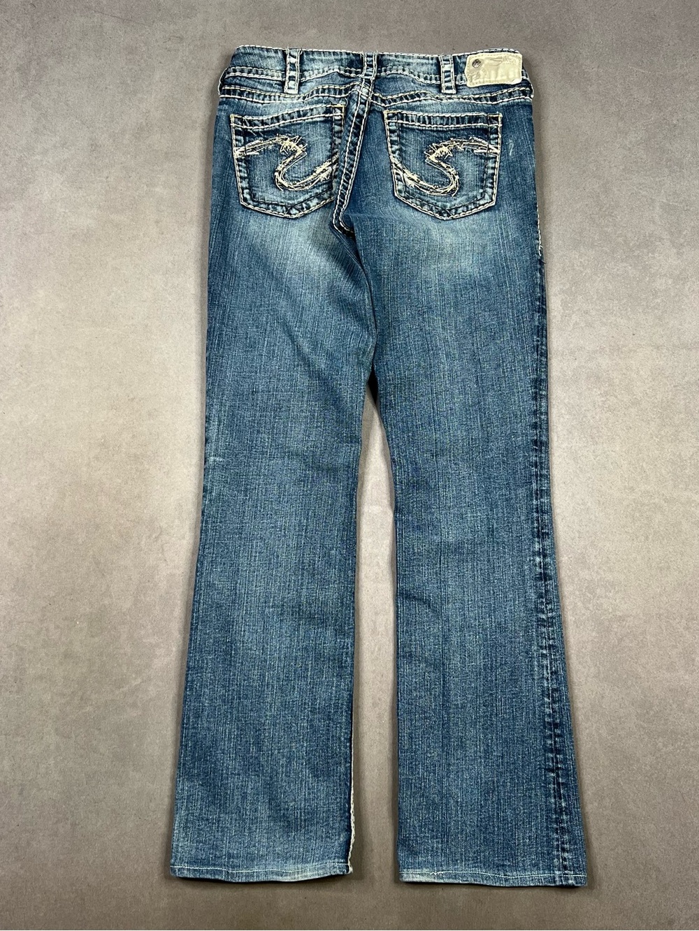 Silver Jeans Low Rise Bootcut Blue Flare Jeans with Embroidered Pockets
